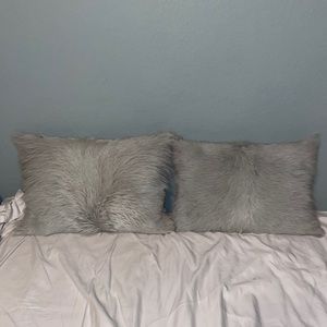 Like new luxury Cloud9 design down 100% dyed lamb fur Pillow Set